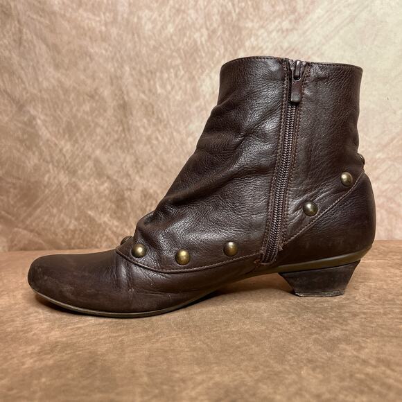 Eric Michael Web Brown Leather Studded Ankle Boots Low Heel Zip Up Western Boho - Picture 8 of 11